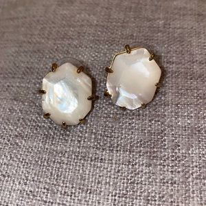 Kendra Scott Stud Earrings in Pearl